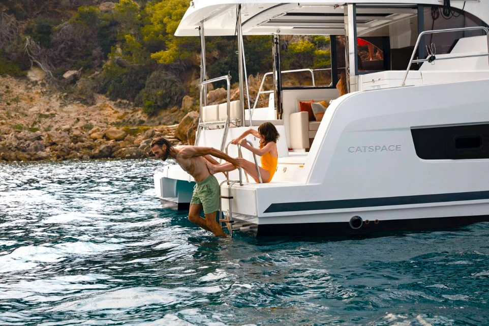 CLY CONDO LUXURY YACHT CATAMARAN NOLEGGIO 